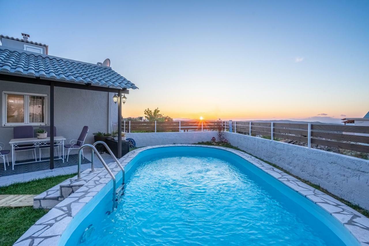 Villa Fontana Luxury With Pool Near Sálakos
